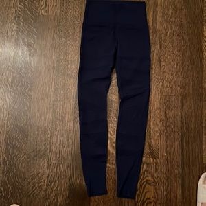 Navy Blue Lululemon leggings with zigzag mesh detail size 6